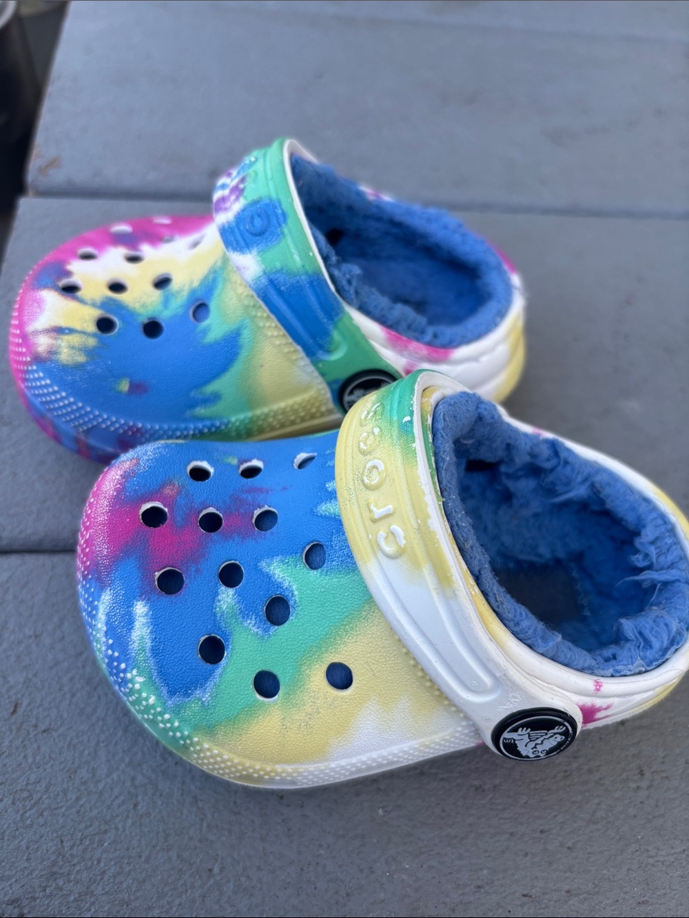 CROCS Tie-Dye Fuzzy Lined Kids Clog - Blue/Green/Pink/Yellow